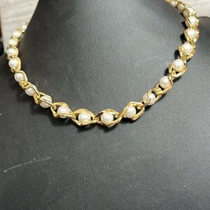 Goldtone and pearl necklace